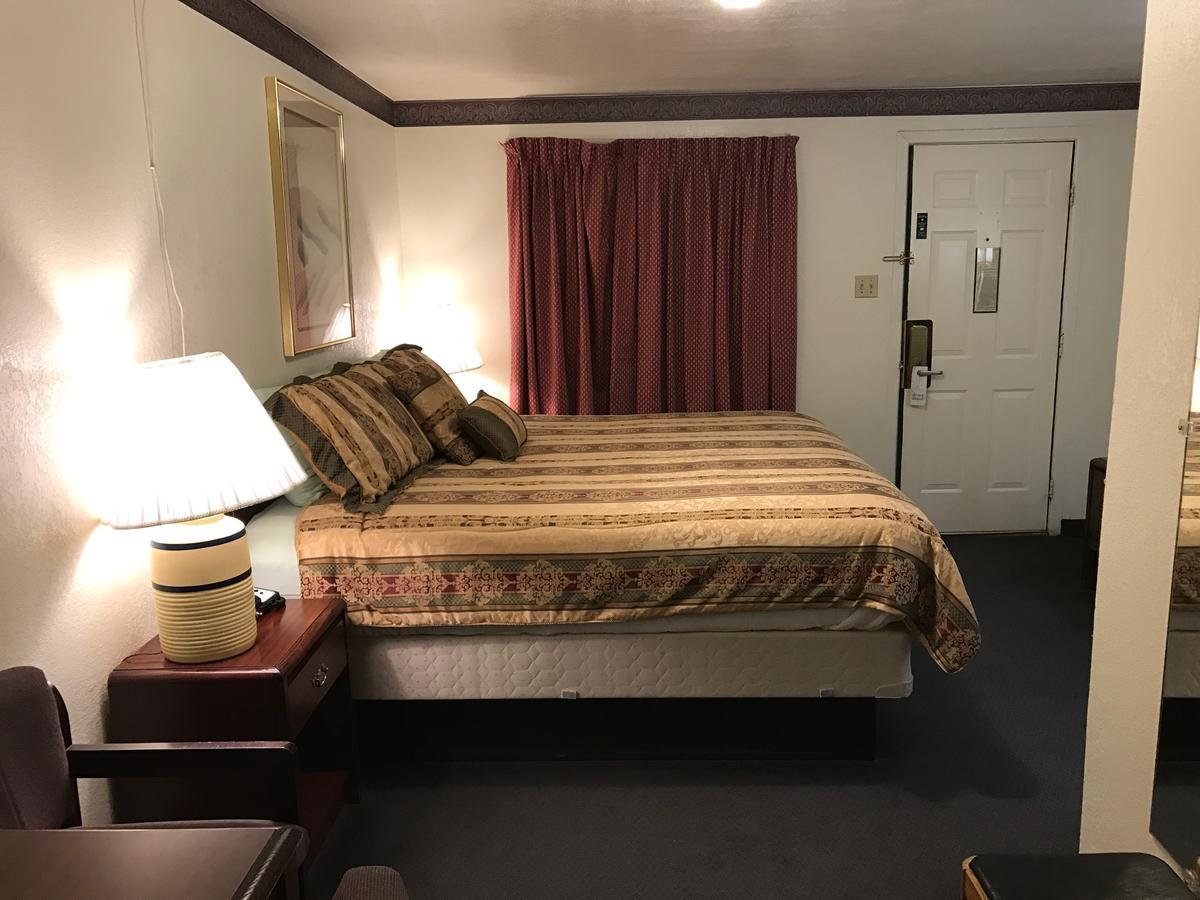 Budget Inn Of Brownfield Exterior photo
