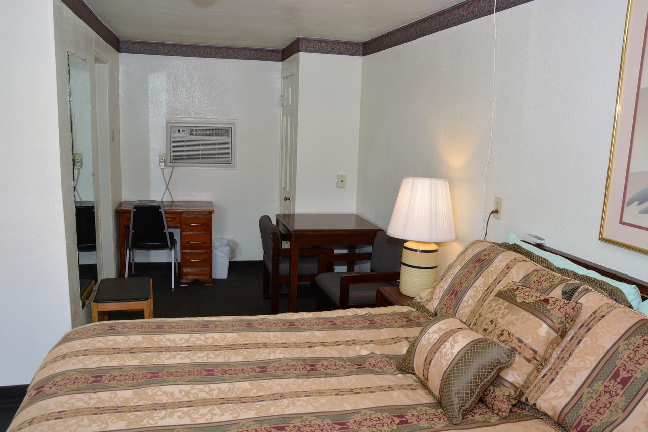 Budget Inn Of Brownfield Exterior photo